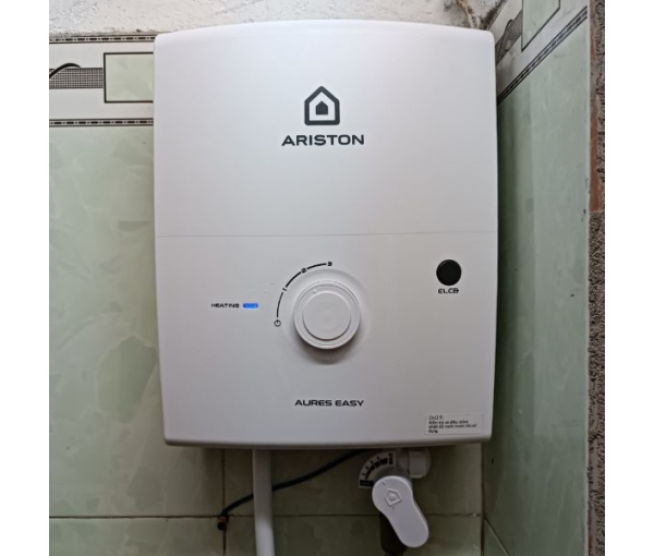 Ariston AURES EASY Có Bơm/ Không Bơm trợ lực