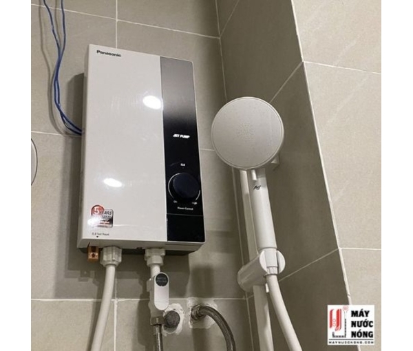 Máy nước nóng trực tiếp Panasonic DH-4UP1VW có bơm