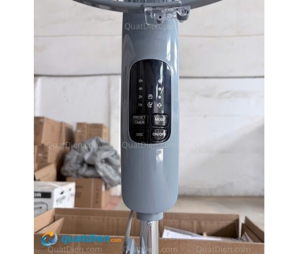 Quạt đứng Hitachi LF-A6RCGN có remote