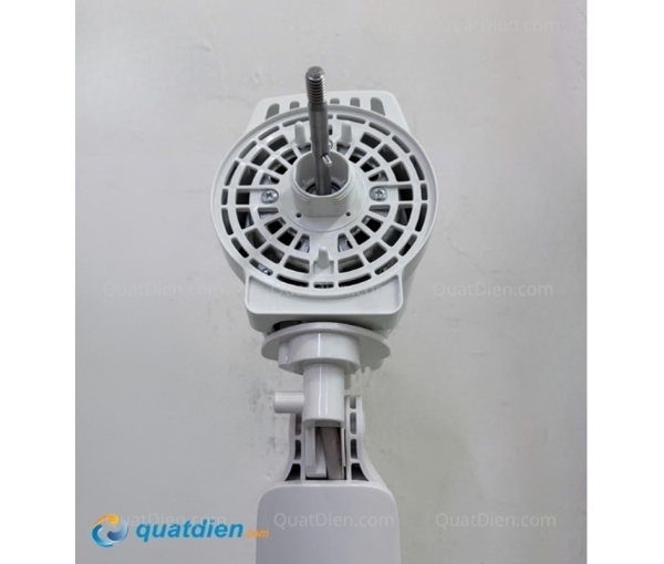 Quạt đứng Hitachi LF-A6RCWN có remote